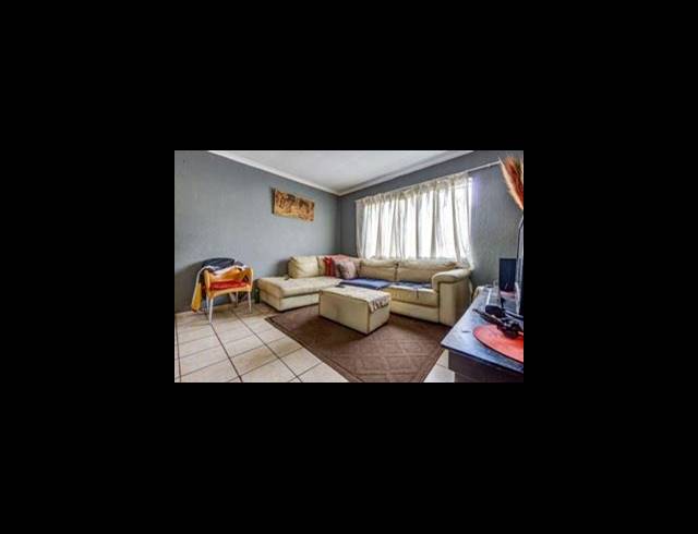 2 BEDROOM APARTMENT FOR SALE IN KEMPTON PARK CENTRAL